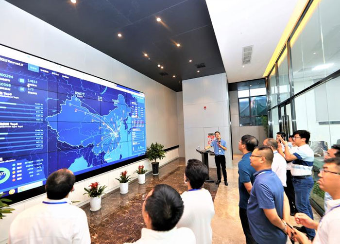 Representantes de cientos de importantes empresas siderúrgicas se organizaron para visitar RONDS